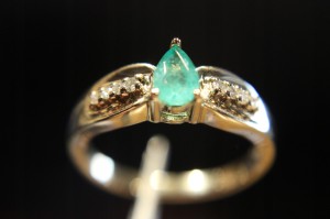 Pierścionek złoty diamenty szmaragd r14 certyfikat