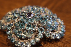 Wisiorek broszka 830 cyrkony tanzanit certyfikat