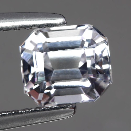 Kunzyt kamień naturalny 1.57ct VVS