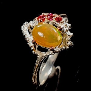 Delikatny pierścionek r 15 ognisty opal granat 925