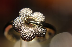 Pierścionek złoty naturalne diamenty 0.05ct r 17.5