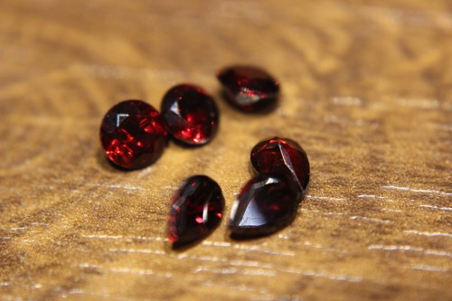 Granaty kamienie naturalne 2.95ct 5szt