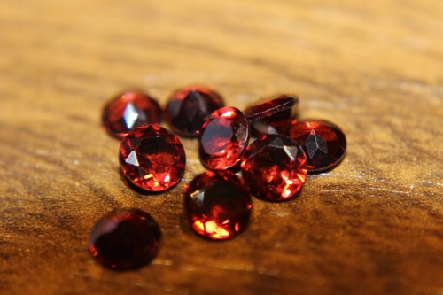 Granaty kamienie naturalne 4.75ct 9szt