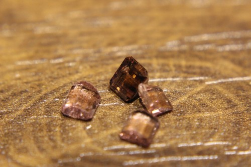 Turmaliny kamienie naturalne 2.35ct 4szt