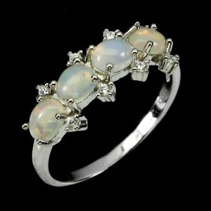 Delikatny srebrny pierścionek opale ogniste r 17