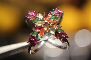 Pierścionek srebrny szafiry diopsydy rubiny r 16