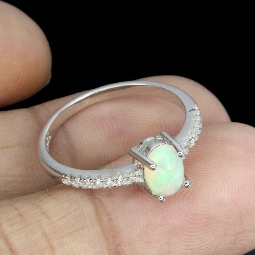 Delikatny pierścionek r 14 cyrkonie ognisty opal