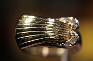 Pierścionek złoty diamenty r 14