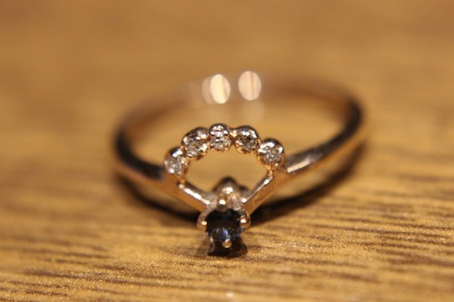 Delikatny pierścionek złoty 12k naturalny szafir diamenty