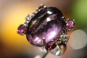 Artystyczny pierścionek srebrny naturalny ametyst granaty akwamaryny r 18