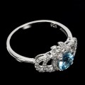925 Pierścionek delikatny sky blue topaz białe topazy r 17