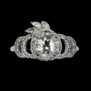 Srebrny delikatny pierścionek naturalne białe topazy r 17