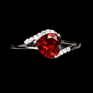 Pierścionek delikatny naturalny granat białe topazy r 17 serce