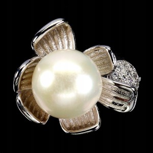 Pierścionek r 13 srebro naturalna kremowa perła cyrkonie