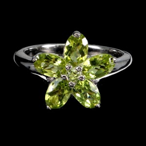 Pierścionek delikatny srebrny kwiat naturalne oliwiny r 14