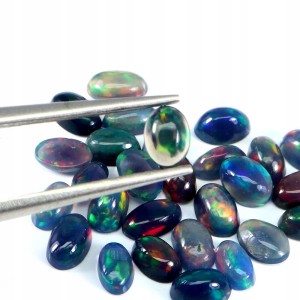 Opale czarne 4.14ct kamienie naturalne 28 sztuk