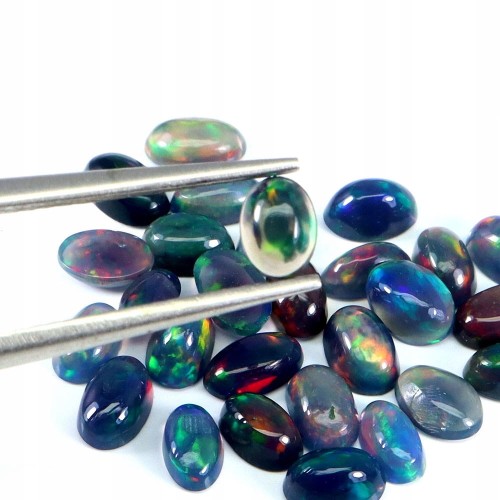 Opale czarne 4.14ct kamienie naturalne 28 sztuk