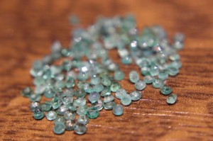 Szmaragdy kamienie naturalne 4.39ct 129 sztuk