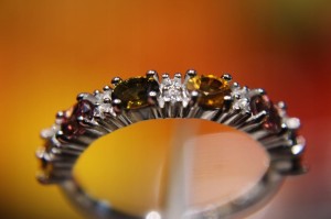 Delikatny srebrny pierścionek naturalne turmaliny 925 r 13.5