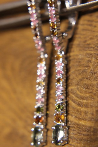 Delikatne srebrne kolczyki wiszące naturalne turmaliny 2 925