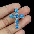 Wisiorek krzyż srebrny naturalne niebieskie opale ogniste cyrkonie 925