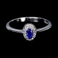925 Delikatny pierścionek naturalny niebieski szafir białe topazy r 14