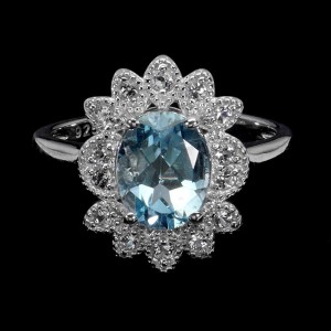 Pierścionek elegancki naturalny sky blue topaz białe topazy r 14 925