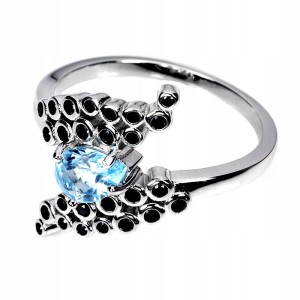 Srebrny elegancki pierścionek naturalny sky topaz czarne spinele r 17
