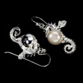 Srebrne kolczyki naturalne kremowe perły czarne spinele konik morski 3