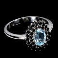 Srebrny delikatny pierścionek r 17 naturalny sky topaz czarne spinele