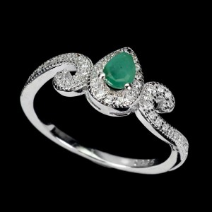 Delikatny srebrny elegancki pierścionek naturalny szmaragd cyrkonie r 17