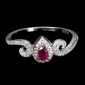 925 Srebrny delikatny pierścionek r 19.5 naturalny rubin cyrkonie