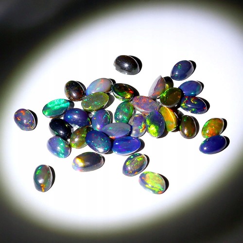 Opale czarne 4.25ct kamienie naturalne 31 sztuk AAA