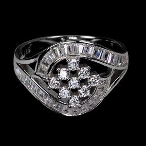 Srebrny piękny pierścionek elegancki cyrkonie AAA r 19.5