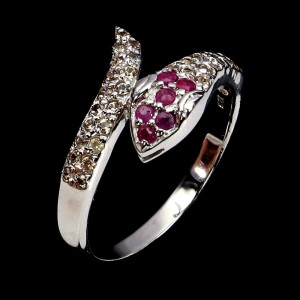 925 Pierścionek elegancki naturalne szafiry Songea rubiny r 19 wąż