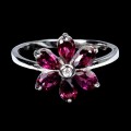 Pierścionek r 14 delikatny srebrny naturalne granaty rodolity kwiat