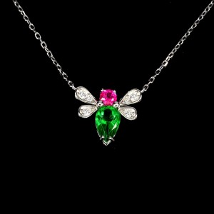 Srebrny delikatny elegancki naszyjnik naturalny zielony i różowy topaz owad