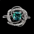 Pierścionek srebrny elegancki naturalny zielony topaz białe topazy r 17