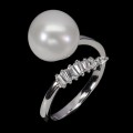 925 Pierścionek delikatny elegancki naturalna kremowa perła cyrkonie r 10