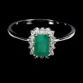 Delikatny elegancki srebrny pierścionek naturalny szmaragd cyrkonie r 17