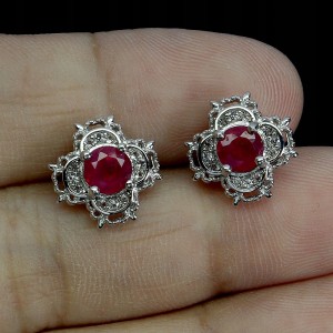 2 Srebrne delikatne eleganckie kolczyki naturalne białe topazy rubiny