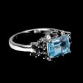 Srebrny 925 elegancki pierścionek naturalny sky topaz czarne spinele r 17