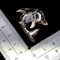 Zjawiskowy wisiorek broszka naturalna masa perłowa rubiny delfin 925