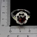 Pierścionek 925 elegancki naturalny granat białe topazy oliwiny r 17