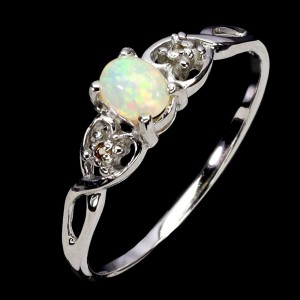 Delikatny srebrny pierścionek r 19 naturalny ognisty opal szafiry Songea