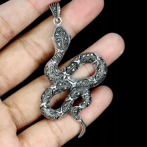 Wisiorek srebrny elegancki naturalne markazyty wąż 925