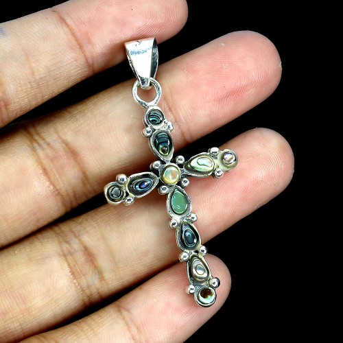 925 Wisiorek srebrny elegancki naturalna masa perłowa krzyż