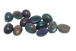 Opale czarne 4.35ct kamienie naturalne 13 sztuk