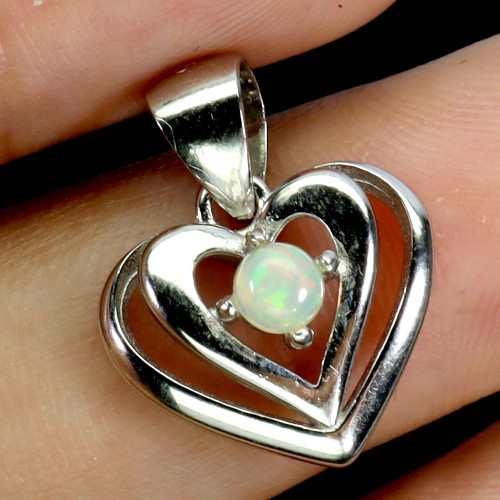 Delikatny elegancki wisiorek srebrny naturalny opal ognisty serce 925