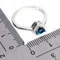 Srebrny elegancki delikatny pierścionek topaz london blue cyrkonie r 11.5